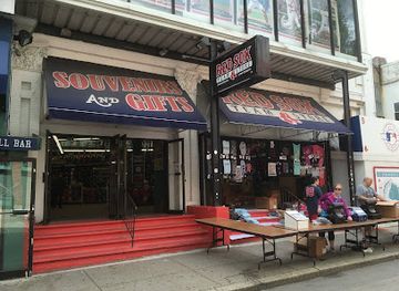 massachusetts/boston/fenway-kenmore/shop/official-red-sox-team-store