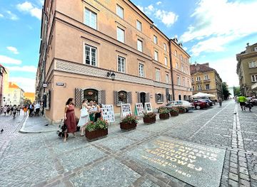 poland/warsaw/old-town/shop/souvenir-plaza