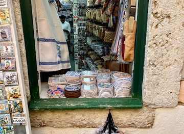 portugal/lisbon/alfama/shop/castelo-souvenir-shop