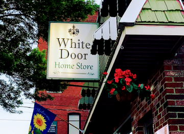 maine/biddeford/shop/white-door-home-store