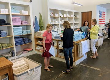 massachusetts/bristol-county/shop/matouk-factory-store