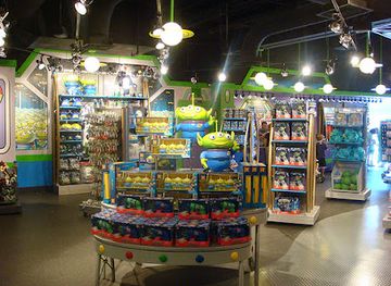 california/anaheim/shop/little-green-men-store-command