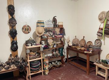 uganda/bwindi-impenetrable-national-park/shop/the-virunga-massive-gift-shop