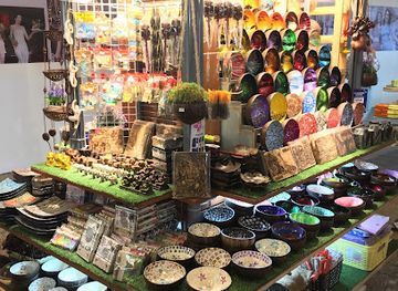 thailand/phuket/patong/shop/coconut-shells-souvenir-central-patong