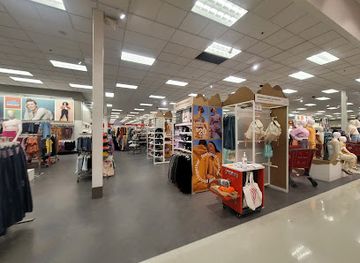 california/burbank/shop/burbank-empire-center