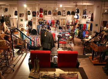 spain/barcelona/shop/holala-plaza