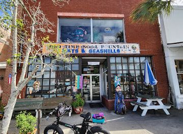 florida/apalachicola/shop/old-time-soda-fountain