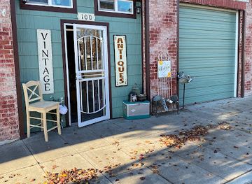 oregon/klamath-falls/shop/the-vintage-vault