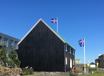 iceland/snafellsjokull-national-park/shop/utgeroin-concept-store-wine-room