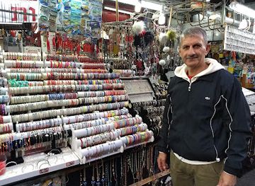 israel/tel-aviv/carmel-market/shop/atz-itzuyim