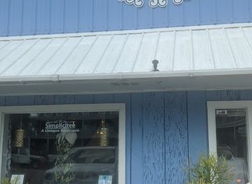 florida/apalachicola/shop/simplicitee-a-unique-boutique