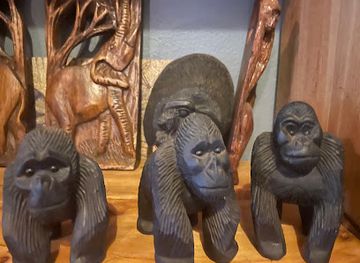 uganda/bwindi-impenetrable-national-park/shop/virunga-gorilla-tours-crafts-centre