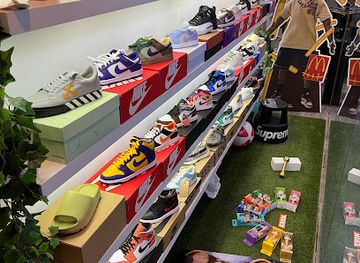 spain/valencia/ruzafa/shop/reused-reusado-vintage