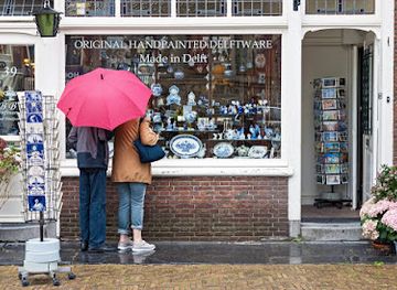 netherlands/delft/shop/madame-blue-delftware