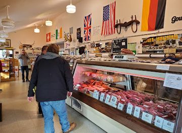 wisconsin/kettle-moraine-state-forest/shop/held-s-meat-and-cheese-market