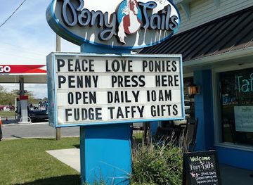 virginia/chincoteague-island/shop/pony-tails-taffy