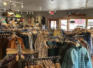 new-mexico/enchanted-circle/shop/taos-mountain-outfitters-red-river