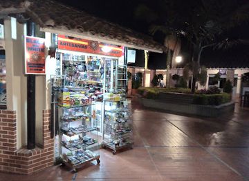 colombia/andean-region/shop/artesanias-y-miscelanea-black-and-white