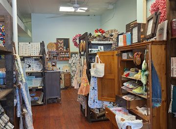 michigan/upper-peninsula/shop/amelia-s-craft-market-boutique