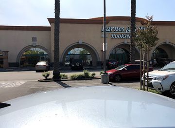 california/santa-clarita/valencia/shop/creekside-place