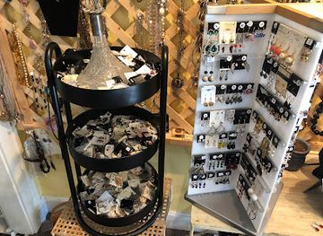 virginia/roanoke-valley/shop/vintage-cargo-boutique
