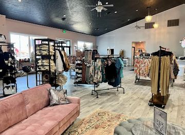 indiana/wabash-valley/shop/petals-by-flannel-rose-boutique
