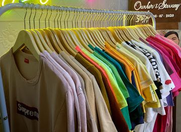 indonesia/pulau-bunaken/shop/stevany-s-stuff