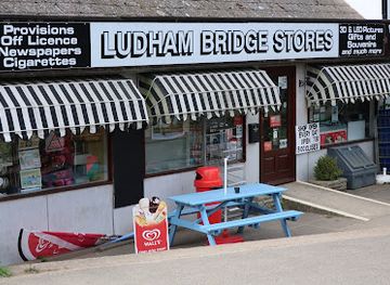 united-kingdom/the-broads/shop/ludham-bridge-stores