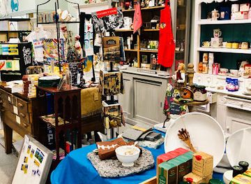 illinois/western-illinois/shop/the-uptown-shop