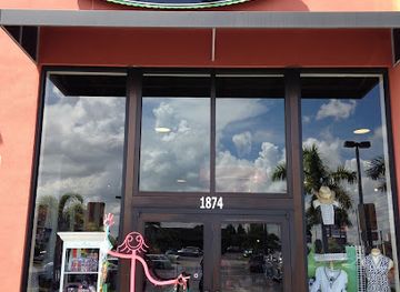 florida/sarasota-beaches/shop/molly-s-a-chic-and-unique-boutique