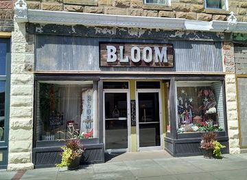 nebraska/pine-ridge/shop/bloom-flowers-gifts