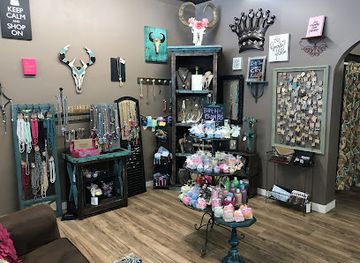 florida/lake-okeechobee/shop/beautiful-mess-boutique