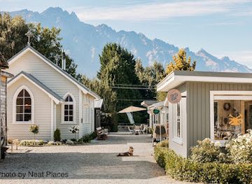 new-zealand/milford-sound/shop/country-lane-retail-village