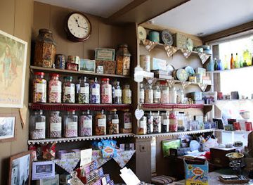 guernsey/forest/shop/national-trust-of-guernsey-victorian-shop-and-parlour-at-26-cornet-street