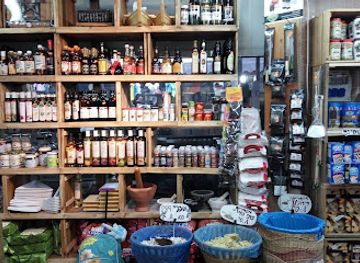 israel/tel-aviv/carmel-market/shop/mizrah-umizrach-hanuyot-shuk-hakarmel