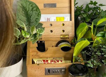 canada/halifax/shop/allinbud-box