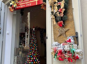 czechia/prague/hradcany/shop/christmas-shop