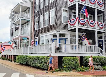 north-carolina/albemarle-pamlico-peninsula/shop/charlotte-s-on-shallowbag-bay