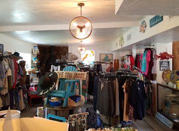 indiana/pokagon-state-park/shop/the-boathouse-boutique