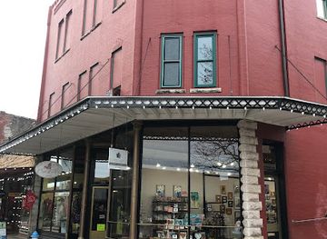 arkansas/eureka-springs/shop/silver-maple-market