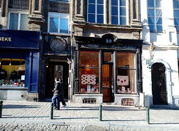 belgium/brussels/shop/manneke