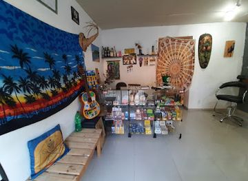 brazil/ilha-grande/shop/amor-e-arte-tabacaria-e-barbearia