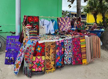 belize/san-pedro/shop/leticia-hand-wolven-fabrics-crafts