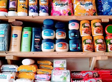 uganda/gulu/shop/oyaa-and-family-shoppers