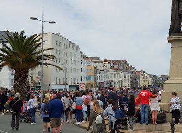 guernsey/vazon-bay/shop/mountain-warehouse-guernsey