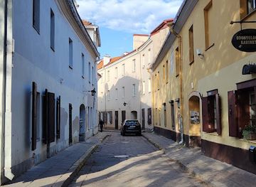 lithuania/vilnius/old-town/shop/sapokliak-salon