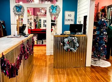 mississippi/starkville/shop/revolution-consignment-shop