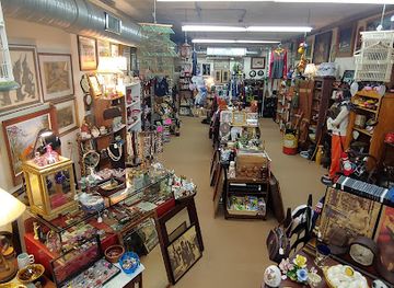 massachusetts/berkshires/shop/christopher-james-antiques-and-collectables
