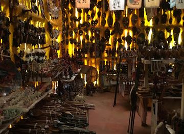 kenya/tsavo-region/shop/7th-wonders-curio-shop