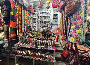 peru/andean-highlands/shop/mercado-central-de-san-pedro